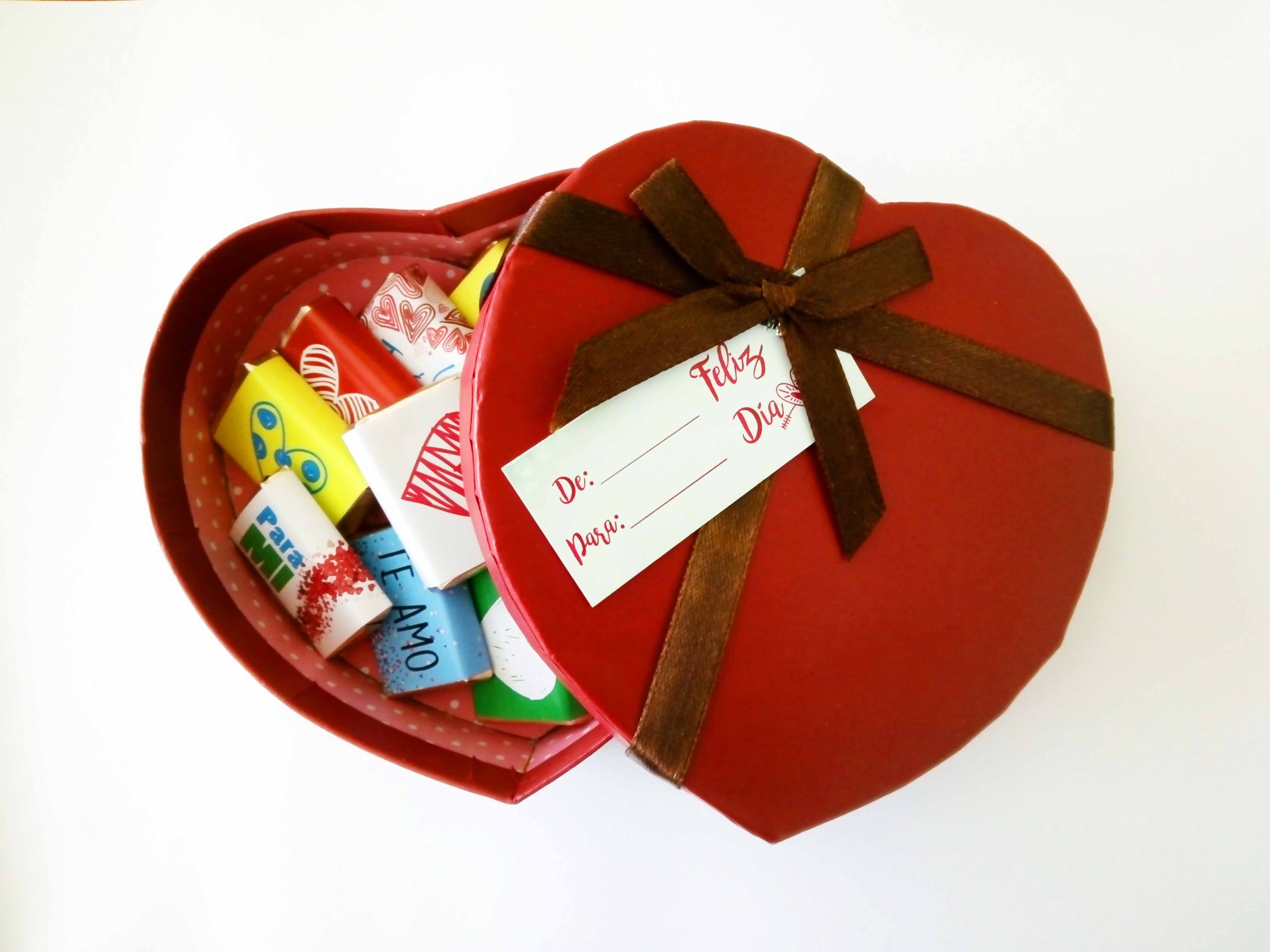 caja-de-coraz-n-12-chocolates-personalizados-sabores-andinos